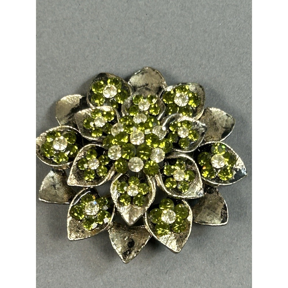 Vintage‎ Unsigned Green Rhinestone Flower Brooch Silver Tone Floral Pin 1.75"